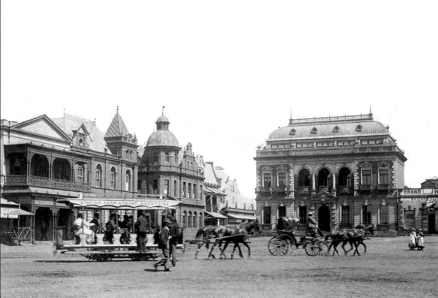 Horse drawn tram in Kerk Plein, Pretoria
(flikr/hiltont)
