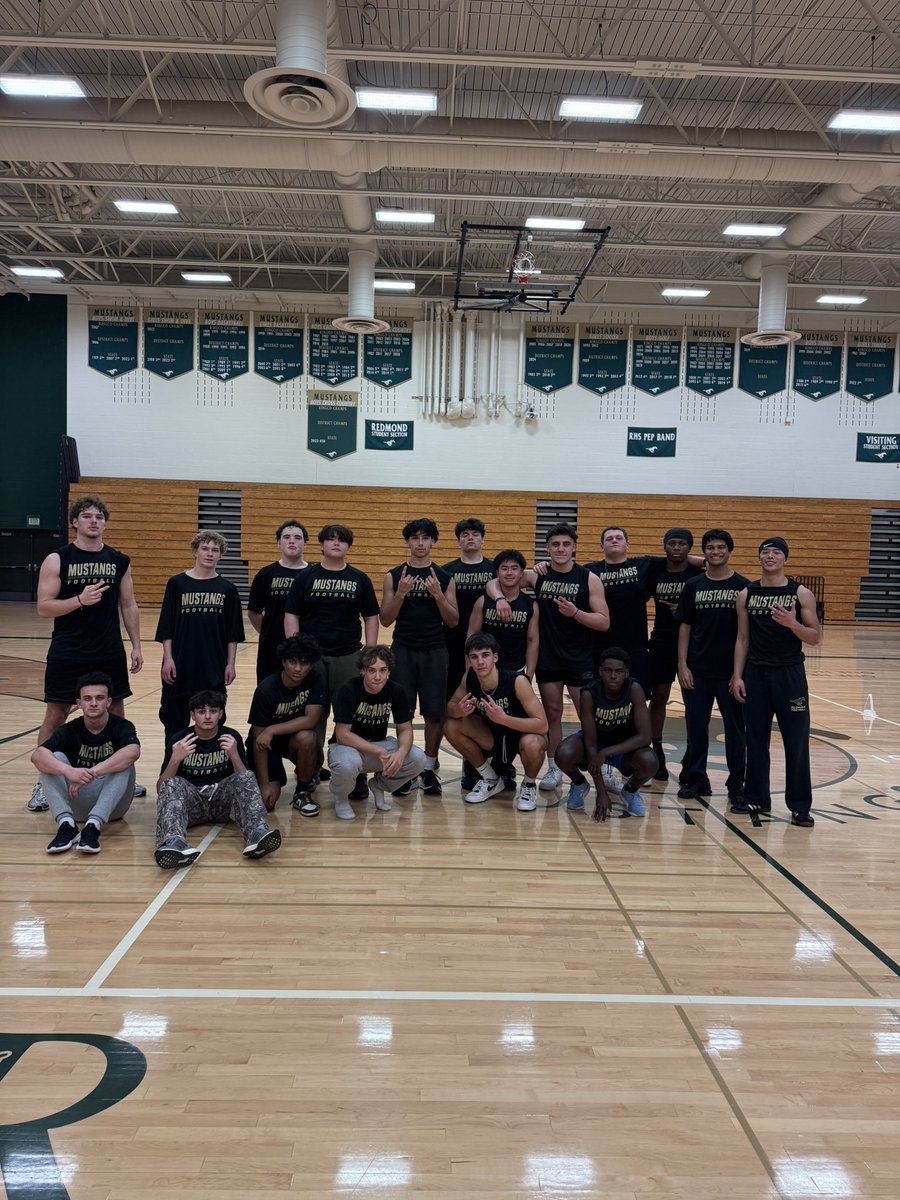 CoachTheds's tweet photo. 6am Work Crew!! 

SAQ sesh in the books 📚 Proud of these boys! 

#GoStangs 🐎 https://t.co/PjjD0paqng