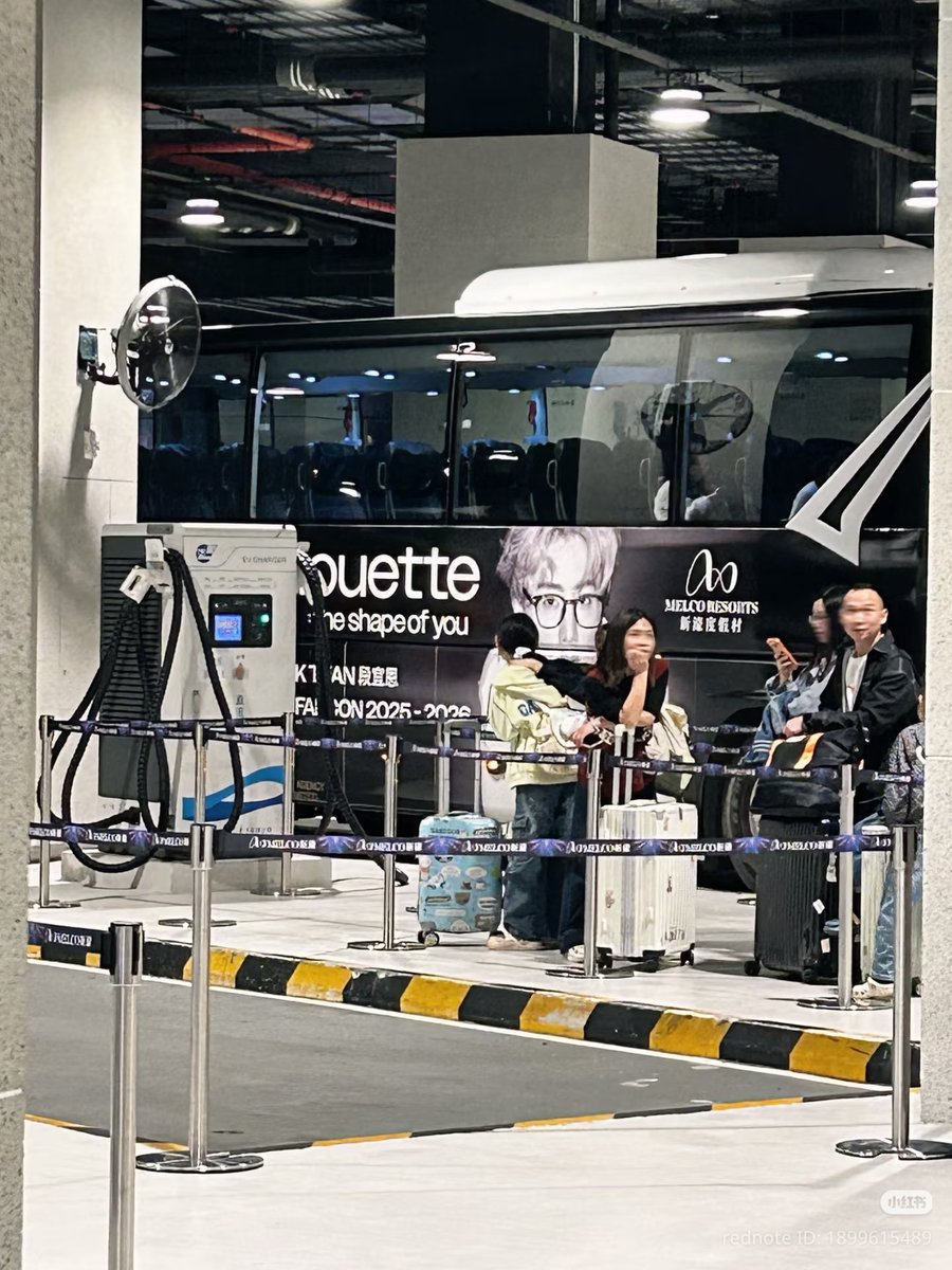 Thailand 🇹🇭 พี่ขึ้นรถไฟฟ้า 🚈
Macau 🇲🇴 พี่ขึ้น Shuttle Bus 🚌
#MarkTuan