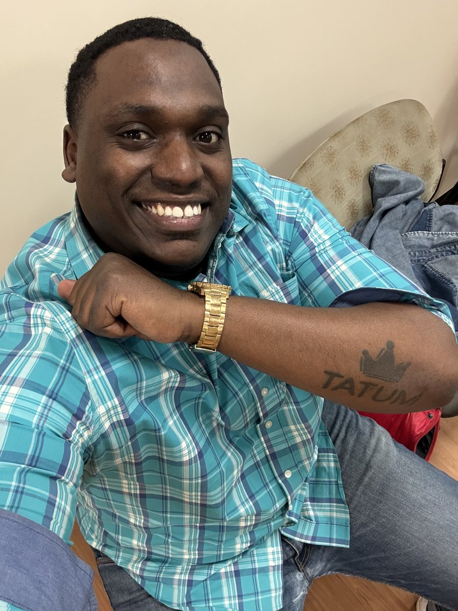 jedleger55's tweet image. My last important shot #couldbe took me off meds serving that vitamin d @Jujubballin a jlo shirt #increasedose #koooooobe Bryant. 🤫