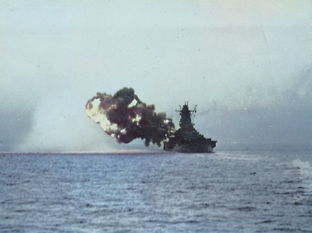 ＃日本海軍
主砲を斉射する戦艦武蔵