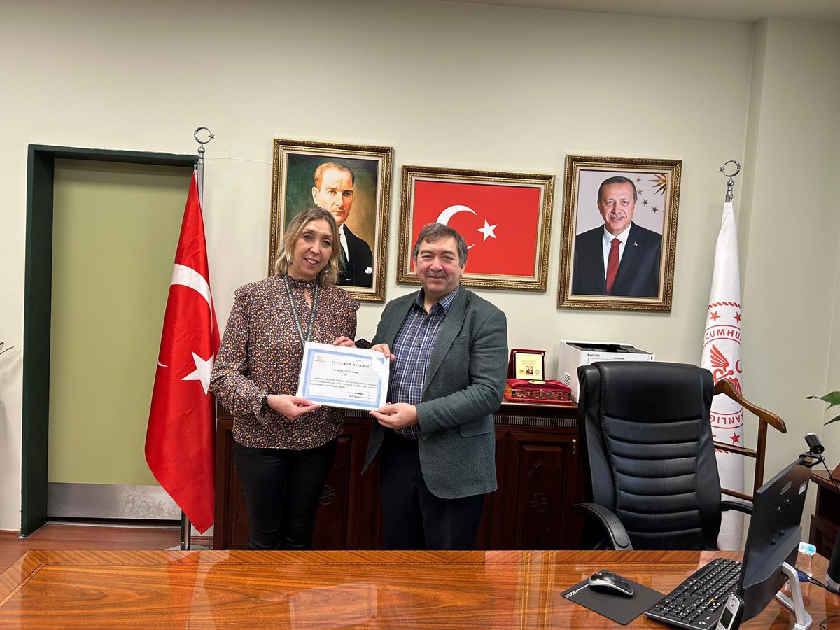 Hastanemizde uzun yıllar özveriyle görev yapan Sn. İmran Gücüyener’e, emekliliği dolayısıyla Başhekimimiz Op.Dr. Mehmet Akif Seylan tarafından teşekkür belgesi takdim edilmiştir.
Kurumumuza sunduğu emekler için teşekkür ediyor, yeni hayatında sağlık ve mutluluk diliyoruz.