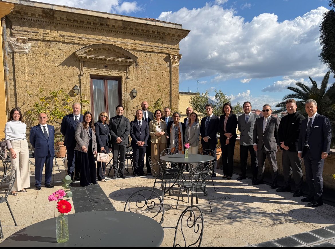 France à Naples tweet media