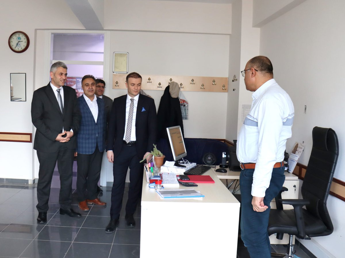Kaymakamımız Sn.Meriç DİNÇER, İlçe Milli Eğitim Müdürlüğü 'nü ziyaret ederek yürütülen çalışmalar hakkında İlçe Milli Eğitim Müdürü Sn. Emrullah ŞAHİN, Şube Müdürleri Sn.  Hamza KALINSAZLIOĞLU  ve Sn. Adnan YILDIRIM'dan bilgi aldı.