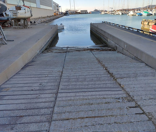 No se puede permitir que #Ceuta vuelva a ser un verano más la única ciudad costera sin rampa pública náutica de acceso al mar 🌊

❌️ Tanto Ejecutivo local como Delegación del Gobierno llevan más de diez años pasándose la pelota de un tejado a otro

mdycceuta.com/post/la-rampa-…