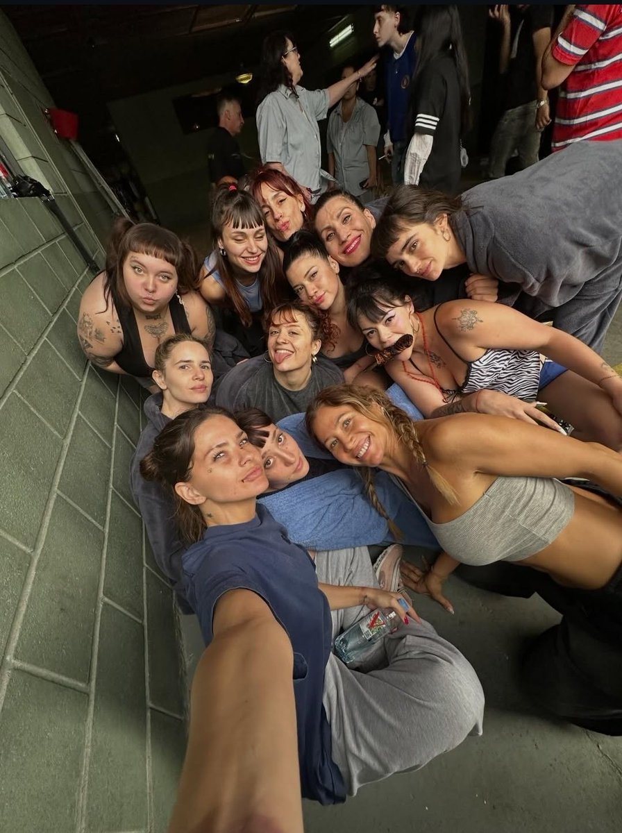 Buenas  

¿Qué parte de la serie les gustó más?
#EnElBarro2