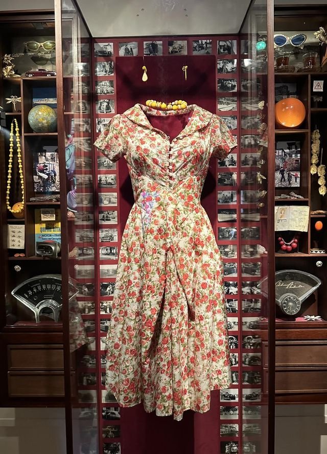 Lacan'a göre arzu, nesnenin varlığında değil, eksikliğinde sürer.
Kemal aslında müzeyi Füsun’u saklamak için değil, arzusunu saklamak için kurar. Kurduğu müze aşkın değil, eksikliğin müzesidir.
Masumiyet müzesi, arzunun mezarıdır.