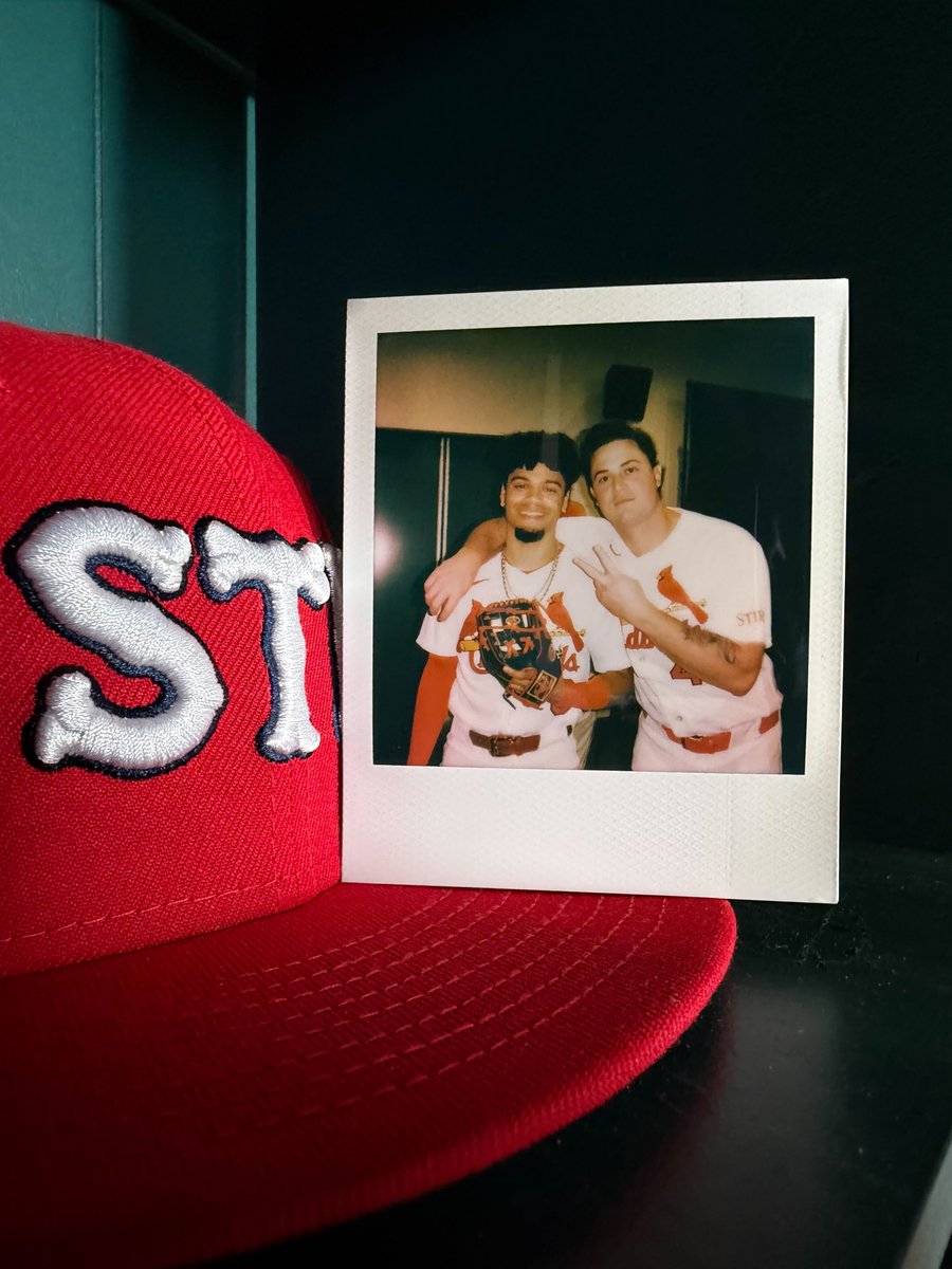 Passed around a Polaroid on photo day 📸