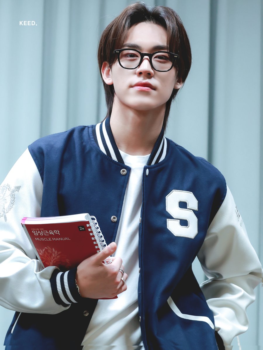 keed1215's tweet photo. 260118 점프업📕🧑‍🎓
#에이티투메이저 #82MAJOR #박석준
#석준 #SEOKJOON #에투메 #82메이저 https://t.co/z7pgbkbvJ5