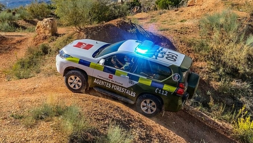 Los #AgentesForestalesCM 👮‍♂️🚔🦅 somos un cuerpo de #PoliciaMedioambiental desplegado por todo el territorio madrileño.

Somos una pieza clave en emergencias 🧩🚨. No hay otro cuerpo autonómico que cubra lugares tan despoblados y con un conocimiento tan profundo del terreno.