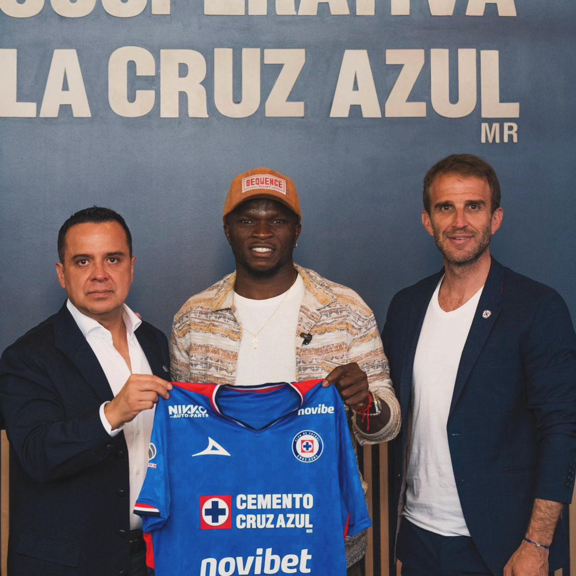 ¡POTENCIA NIGERIANA EN LA NORIA! 🇳🇬🚂

Christian Ebere fue presentado oficialmente como nuevo refuerzo de La Máquina. ⚽🔥