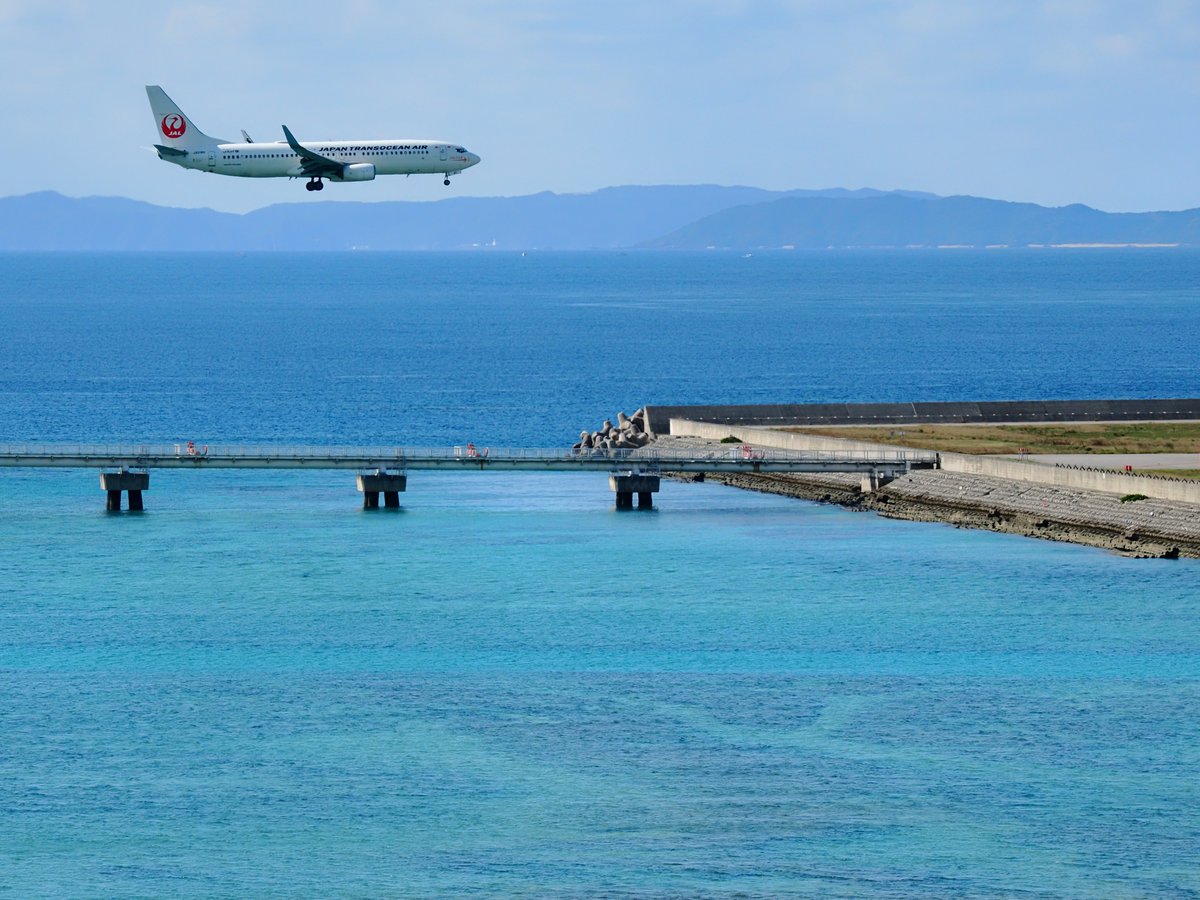 🛬 沖縄の青い海に似合ううちなーの翼👍 JA01RK B737-800 #JTA #日本