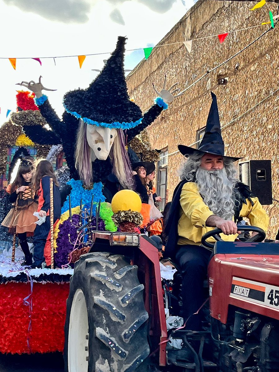lizzie_hubbard2's tweet image. More #Carnival parades, with lots of fun and colour from East #Algarve #Portugal 🇵🇹 🇵🇹 #CarnivalPortugal