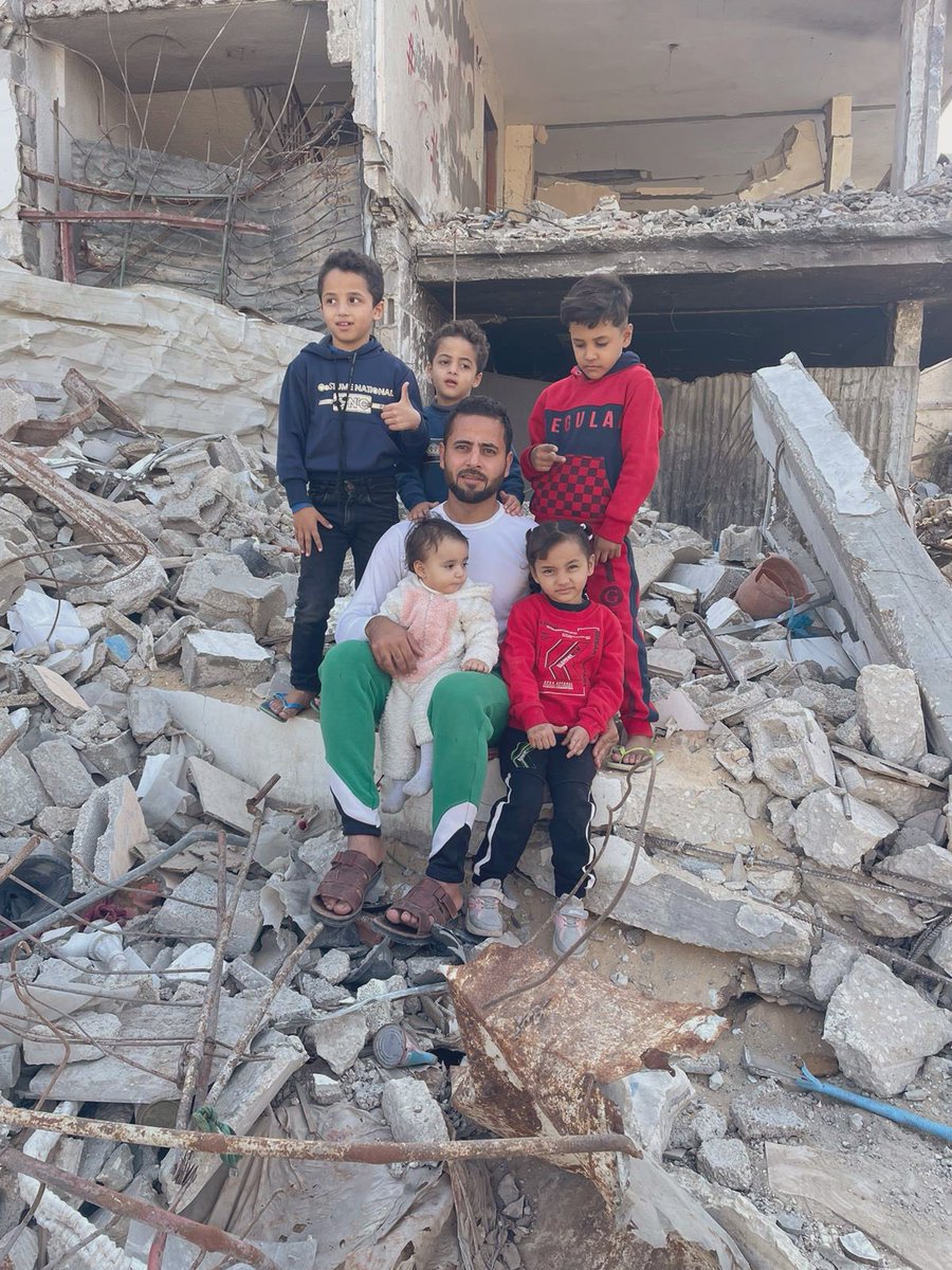 Radwan05491813's tweet photo. Tomorrow we welcome the first day of Ramadan 🌙❤️🇵🇸

We ask God that it be a month of mercy, peace, and blessings for all of you.

Ramadan Kareem from me and the children of my family, with sincere prayers and endless love 🤍

https://t.co/bT48OpnEIj https://t.co/E0Y5na8uKz