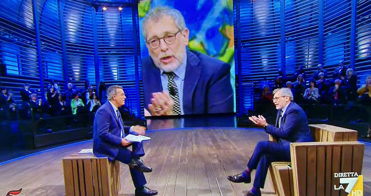 Si intervistano tra loro e si danno ragione ridacchiando