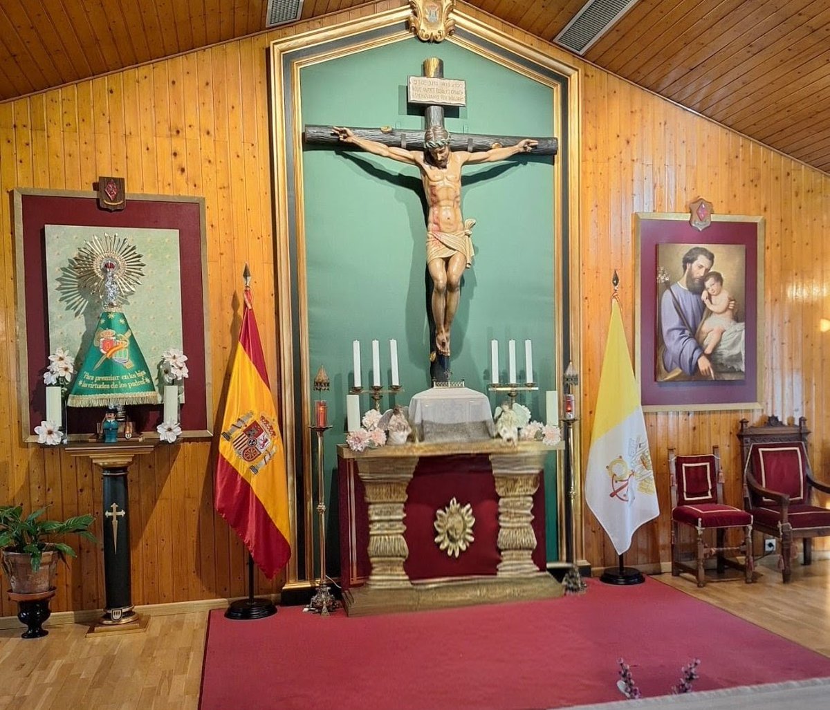 ‼️Capilla del Cuartel de Inchaurrondo con el Cristo de las 100 gotas de sangre esculpidas ,una por cada Guardia Civil asesinado por ETA en Guipúzcoa.
D.E.P 🙏
#NoOsOlvidamos