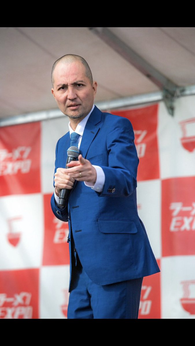 slimmaeken's tweet photo. 「良い質問だ！君も中田みたいになれるよ！」と、会場の少年を褒める来日したイタリアの監督。 https://t.co/W61ZHYOwbk