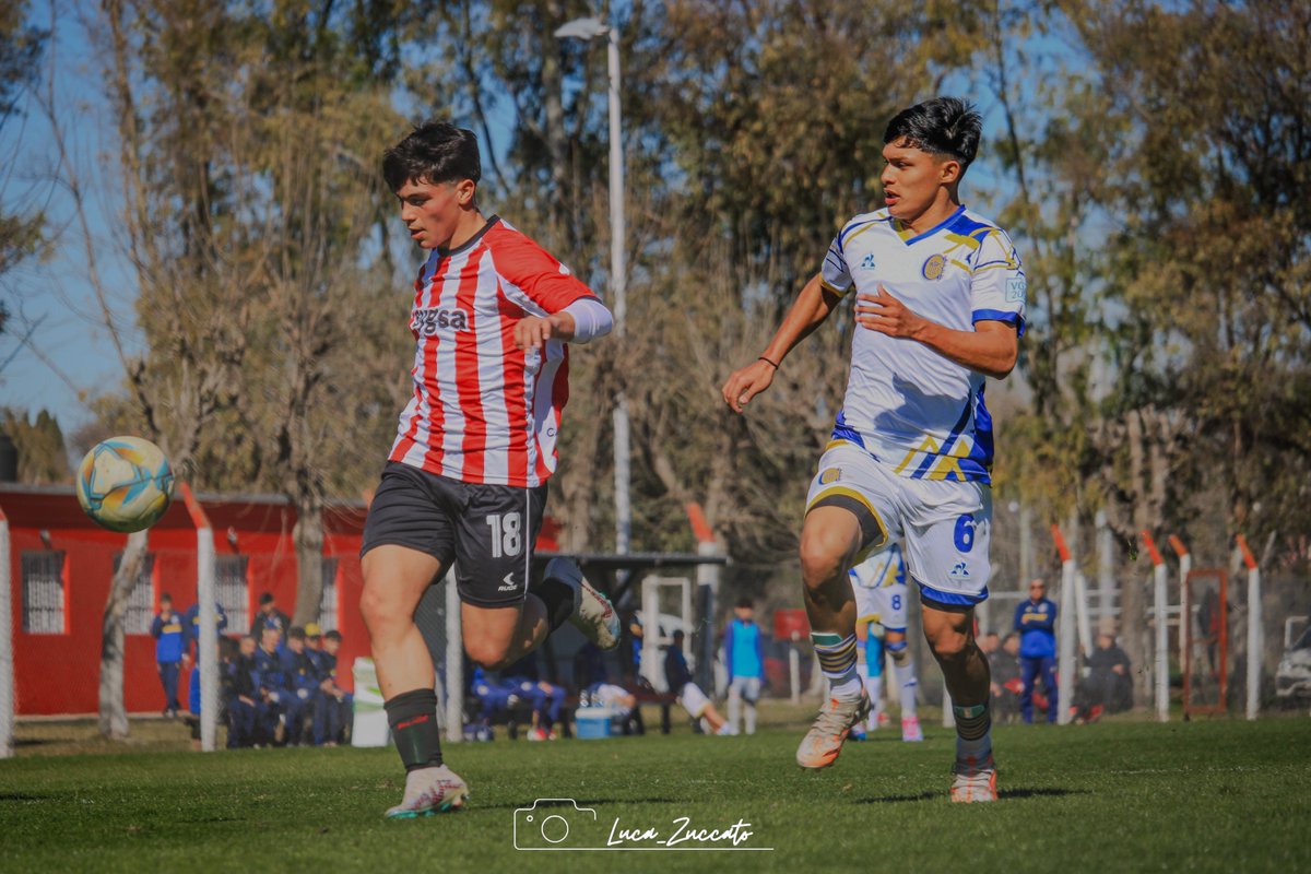 #EDLP
🆕🐂 Lucas Monterde (2010) CITADO CON RESERVA para el partido de mañana frente a Platense en City Bell.
🔝Delantero con mucha potencia física, gran remate y golpeo de media distancia.
⚽️ El “Toro”hizo 7 Goles en 11 partidos y se ganó el puesto habiendo llegado el año pasado