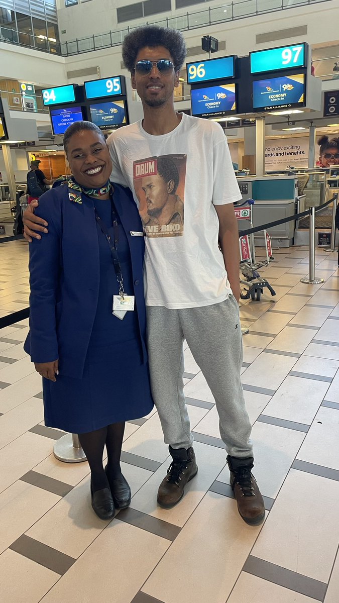 jitsvinger1's tweet photo. Nuwe reels en posts soon. Ek recover gou vannie jet lag masekinnes 😮💨🇿🇦✈️🇦🇺🥵
By the way, die dame innie SA Airways uniform het saam met my grootgeraak in my neighborhood en kyk waars sy vandag🫡
#localisglobal https://t.co/vdUUnz5XGF