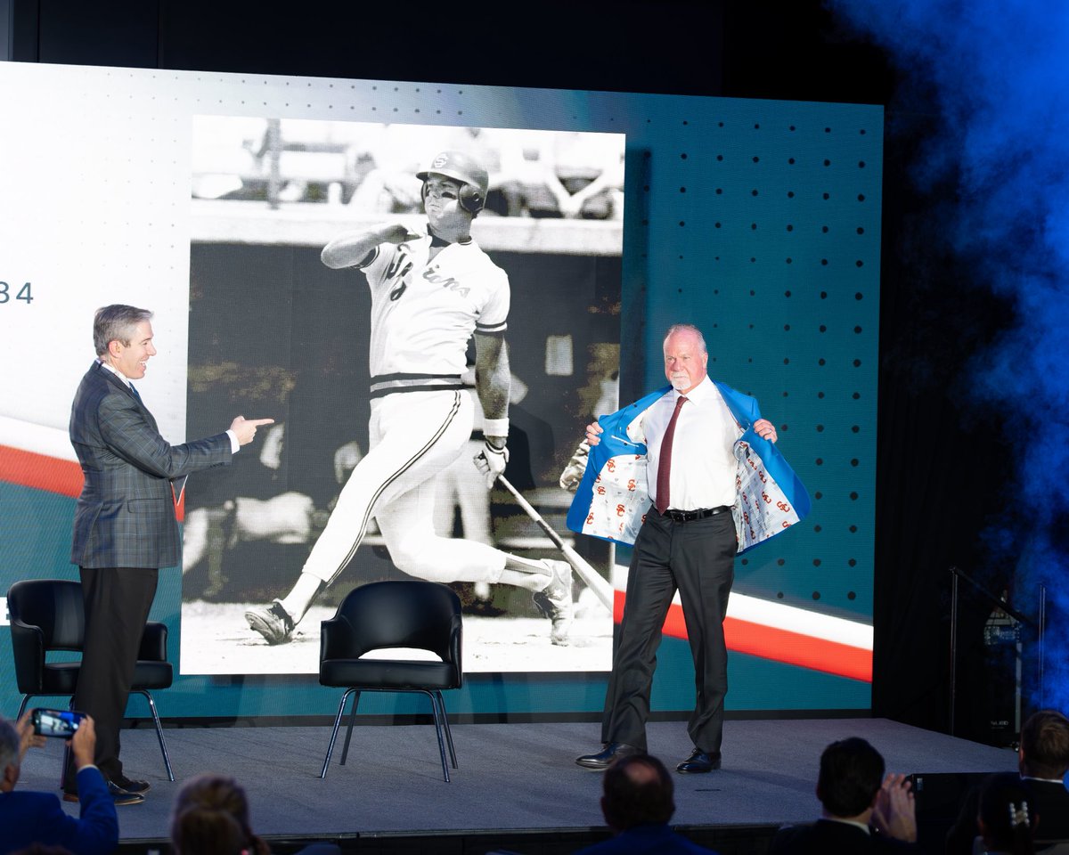 USC_Baseball's tweet photo. Big Mac making that Hall of Fame jacket look good! 

Another huge congratulations to Trojan great Mark McGwire on his College Baseball Hall of Fame induction last week! ✌️

#FightOn x @CollegeDiamonds https://t.co/VlQysPrF3W