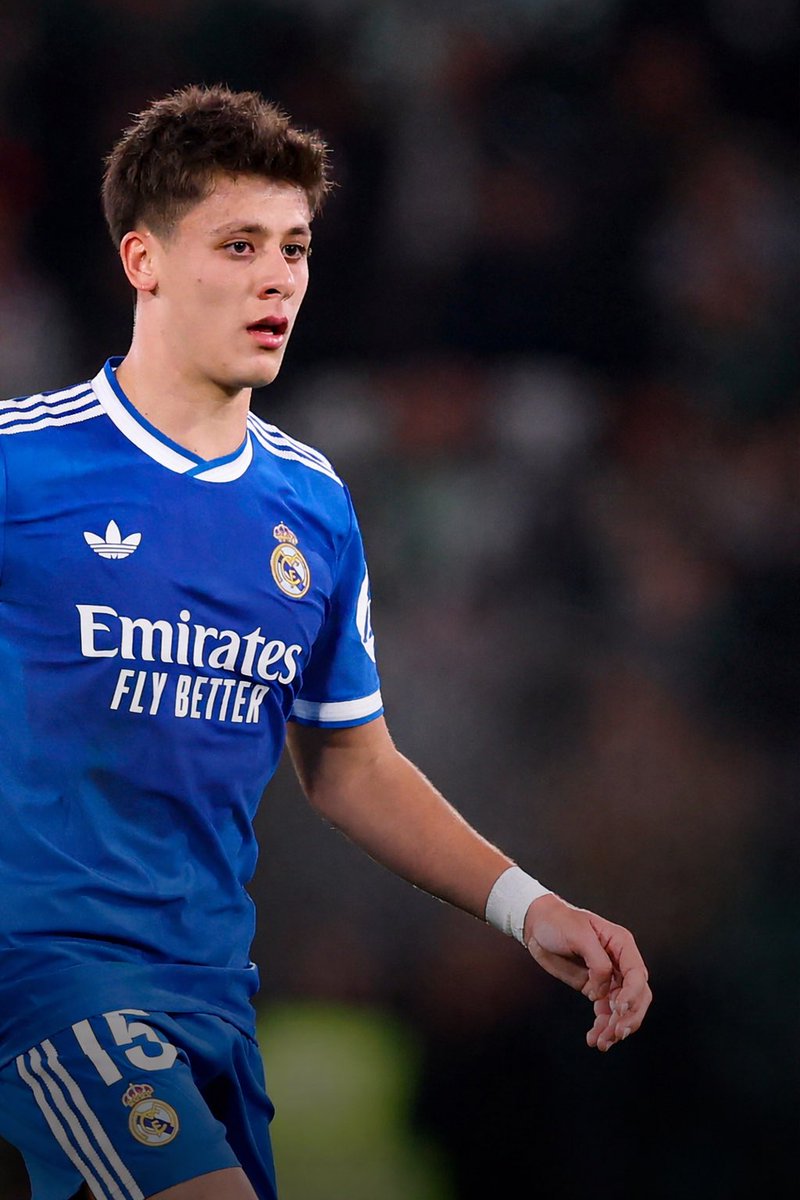 Arda Güler ilk yarıda:

• 35 kez topla buluştu
• 23/26 pas isabeti (%88)
• Üçüncü bölgeye 2 pas
• 1 uzun top
• 1 orta
• 2 şut
• 3 top kazanma

Arda Güler ve Real Madrid’den şahane bir ilk yarı