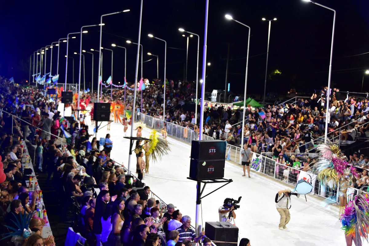 Este fin de semana largo de Carnaval, Santa Elena refleja una vez más, que ha sido uno de los destinos entrerrianos elegidos. Con un intenso movimiento turístico, la Ciudad Paraíso ha alcanzado un pleno de ocupación en alojamientos hoteleros y extrahoteleros.