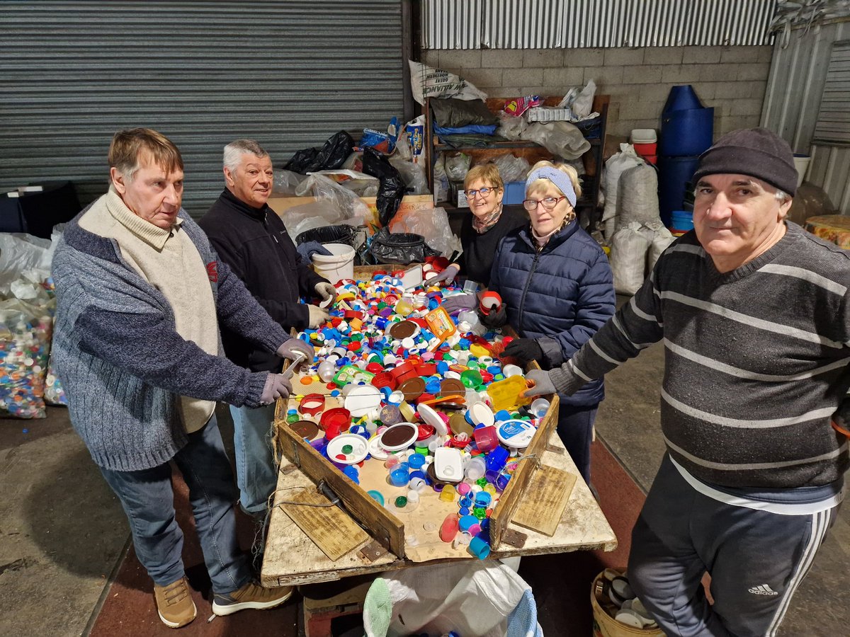 Nos #bénévoles engagés y compris pendant les vacances, le tri c'est indispensable dans tous nos dépôts Normands <a href="/ici_hnormandie/">ICI Normandie (Seine-Maritime - Eure)</a> <a href="/OuestFrance/">Ouest-France</a> <a href="/lccauchois/">Le Courrier Cauchois</a> <a href="/NormandieActu/">Normandie-Actu</a> <a href="/f3normandie/">France 3 Normandie</a> <a href="/BFM_Normandie/">BFM Normandie</a> <a href="/PoliceNat76/">Police nationale 76</a> <a href="/seinemaritime/">Seine-Maritime</a> <a href="/CaenOfficiel/">Ville de Caen</a> <a href="/Rouen/">Ville de Rouen</a> <a href="/LH_LeHavre/">Le Havre</a> <a href="/VilledeVernon/">Ville de Vernon</a>