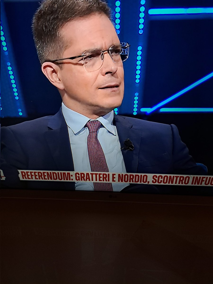 FaniSimonu34434's tweet photo. #FARWEST Senza SE e senza MA, sto con #Capezzone che critca il dr #Gratteri per aver offeso milioni di italiani che voteranno per il SÌ, definendo persone #perbene coloro che voteranno per il #NO, per cui, mi pare sottinteso che i votanti del #SÍ NON dovrebbero essere #perbene ! https://t.co/SCrl1tAo5i