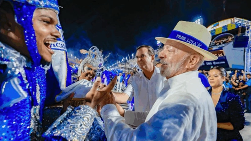 CTBBAHIA's tweet photo. Na segunda-feira de Carnaval, a CTB Bahia botou o bloco na rua junto com a Mudança do Garcia e a Varanda das Pretas. O fim da escala 6x1 foi uma das bandeiras da Central. Saiba como foi o desfile no site: https://t.co/3LsF1Hu0qp... Foto: Ricardo Stuckert https://t.co/ZeNAv5o9xi