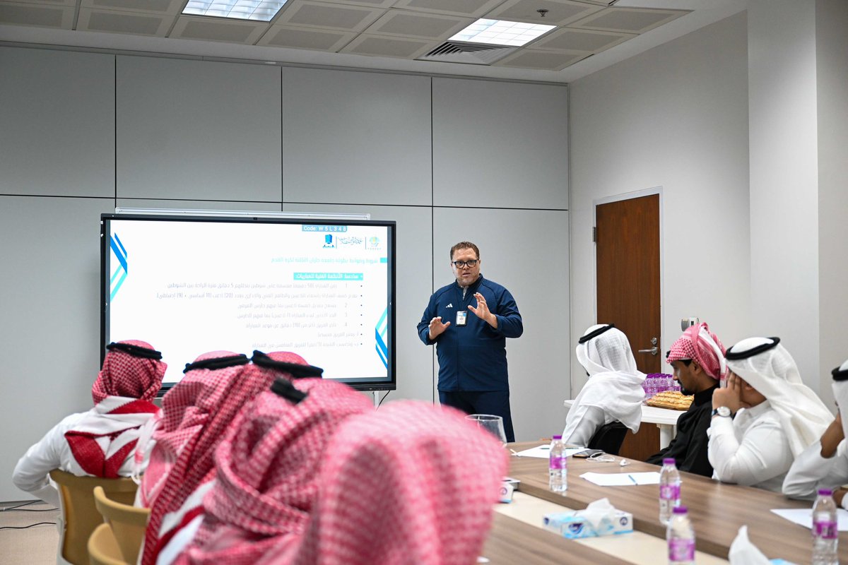 stujazanu's tweet photo. مشاهد من الاجتماع الفني لبطولة جامعة جازان الرمضانية (النسخة الثالثة)، بمشاركة 24 فريقًا من منطقة جازان يمثلون 16 محافظة. 🌙⚽️

#جامعة_جازان
#نشاطكم_يميزنا https://t.co/wtZTIsriMk