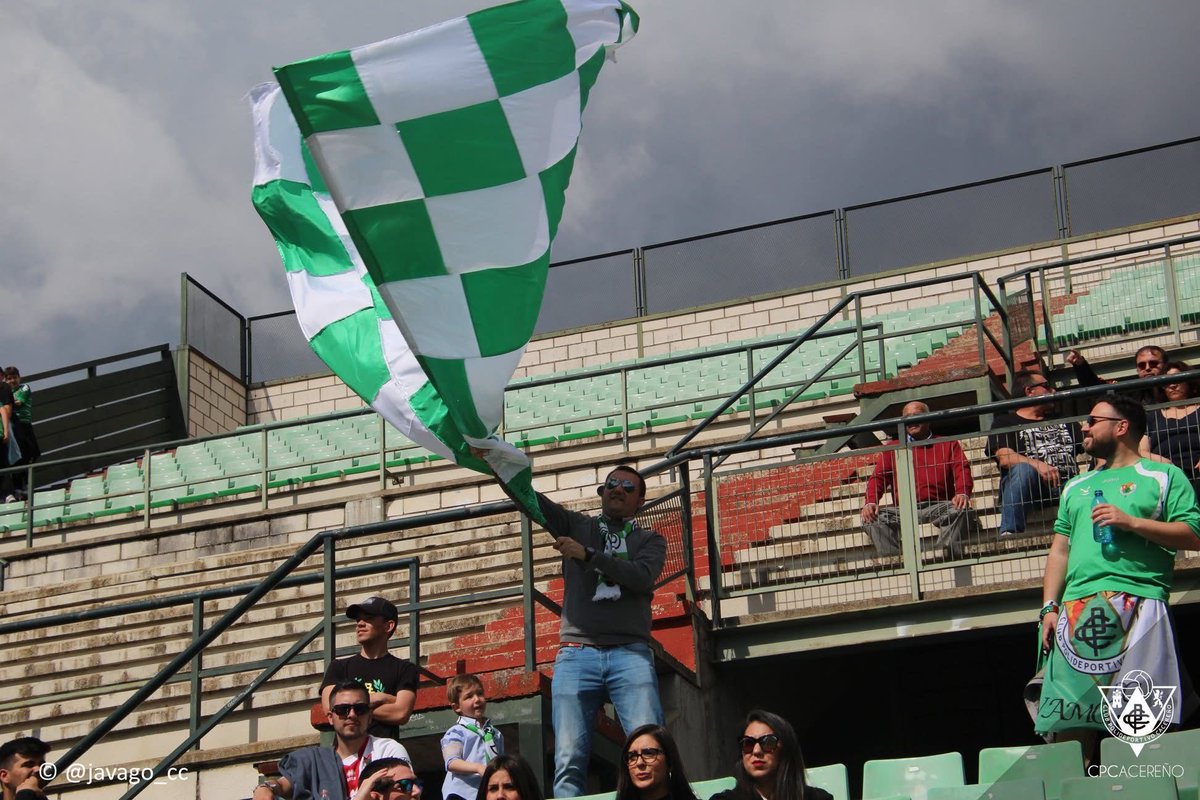 💚 Cinco años después, la foto de <a href="/javago_cc/">Fotografo oficial C.P.C</a> no será la misma, pero habrá el mismo ambiente de hermandad 🤗

😮 En este momento, 1️⃣2️⃣1️⃣3️⃣ aficionados del #CPCacereño estarán el Romano, siendo ya el mayor desplazamiento de nuestra historia 🔝

#MéridaCacereño