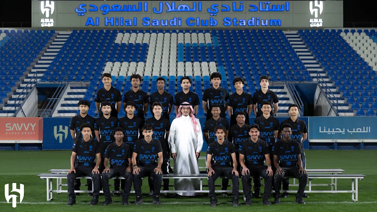 Ph_5a's tweet photo. بعد ماخلص من الشتوية التاريخية الي كانت مليئة بالصياح وكان بعد بيكمل صفقات لو ماوقفوه

الآن اتجه للمواهب ومستقبل الهلال ياعالم هلال 16 و 17 و 18 جلس لهم وجدد عقودهم واللي ماعنده عقود وقع لهم عقود احترافية 

66 لاعب ياعالم اي نعم 66 

هذا الشغل للي فعلاً يبي يشتغل 💙💙💙💙 https://t.co/c0subFEZAR