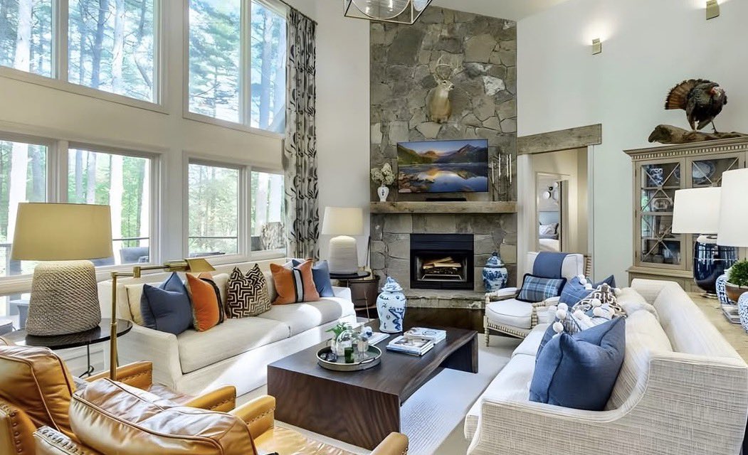 taraceagroup's tweet image. Stone, leather and views for days!
#LuxuryInteriors #MountainModern #GreatRoomDesign #LakehouseStyle #DreamHomeInspo #ArchitecturalDigest #SpruceInteriors #getspruced #HighlandsNC #visithighlandsnc
#TaraceaFurniture, Coffee Table.

Via Spruce Interiors.
instagram.com/spruceinterior…