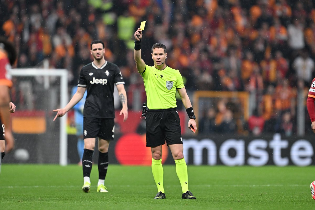 Colin Millar(The Athletic):

"Galatasaray ile Juventus arasındaki maçın ikinci yarısında 4 gol, 1 kırmızı kart ve 8 oyuncu değişikliği oldu. 

Buna rağmen hakemler sadece 2 dakika (!) uzatma verdi.  Bu iki ayaklı bir eşleşme ve kritik 4-5 dakikalık bir oyun süresi adeta kayboldu.