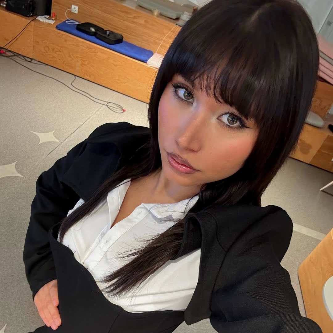 Hilal Yelekçi yeni fotoğraflar paylaştı.