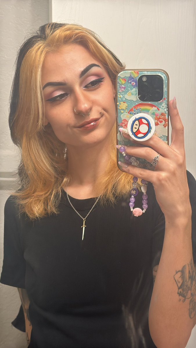 em 🗝️ tweet media