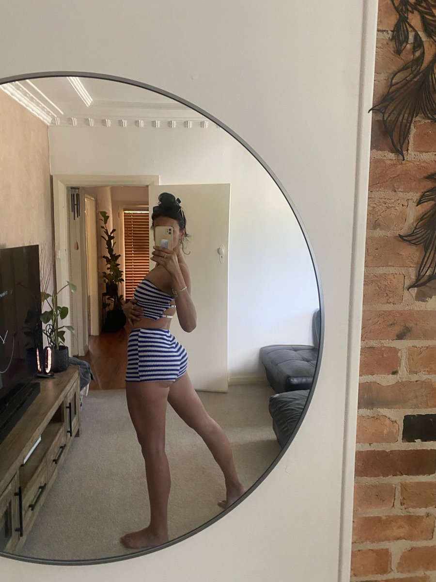 aaaash23's tweet photo. @PiggyPayouts Support me or deport me? What would you choose 💋 https://t.co/tzYjLvVM3o