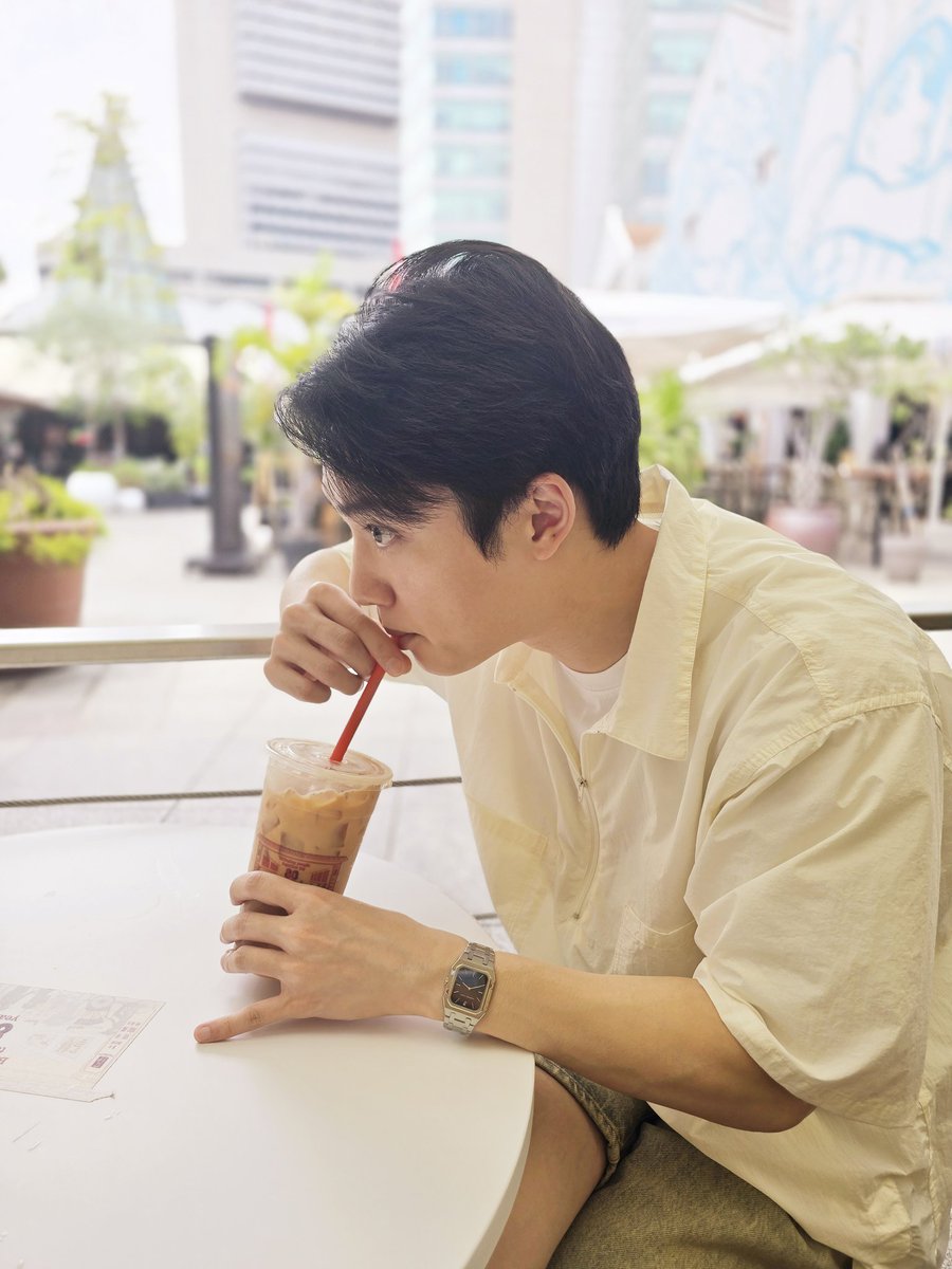 dohkingsew's tweet photo. How can we used to get this kind of picture from him at every stops of his fancon https://t.co/zJmr1ghH8k