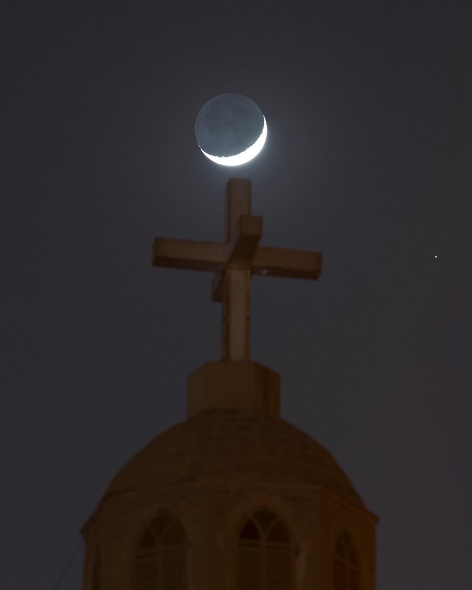 🇮🇶 Ramadan Crescent with the cross placed on top of Virgin Mary Church, one of Baghdad's historic churches that was opened in 1871.