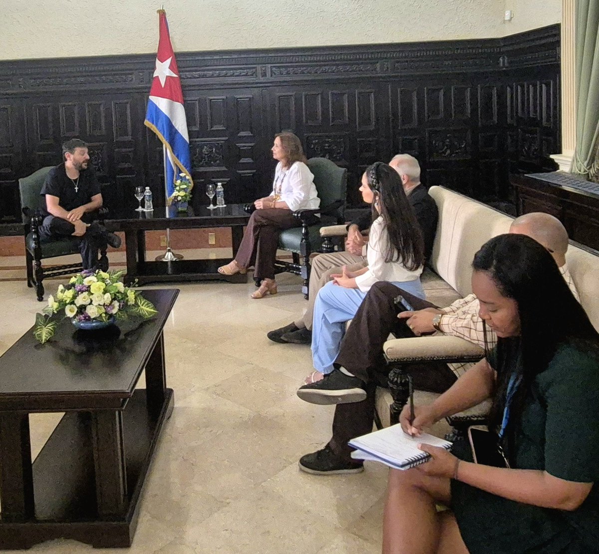 En Desarrollo | Recibió Ana María Mari Machado <a href="/anamarianpp/">Ana Mari Machado</a>, vicepresidenta de la <a href="/AsambleaCuba/">Asamblea Nacional Cuba</a>🇨🇺, en el Capitolio Nacional, al miembro de la Cámara de Diputados de la Nación #Argentina🇦🇷, diputado por Fuerza Patria, Juan Grabois <a href="/JuanGrabois/">Juan Grabois</a>.