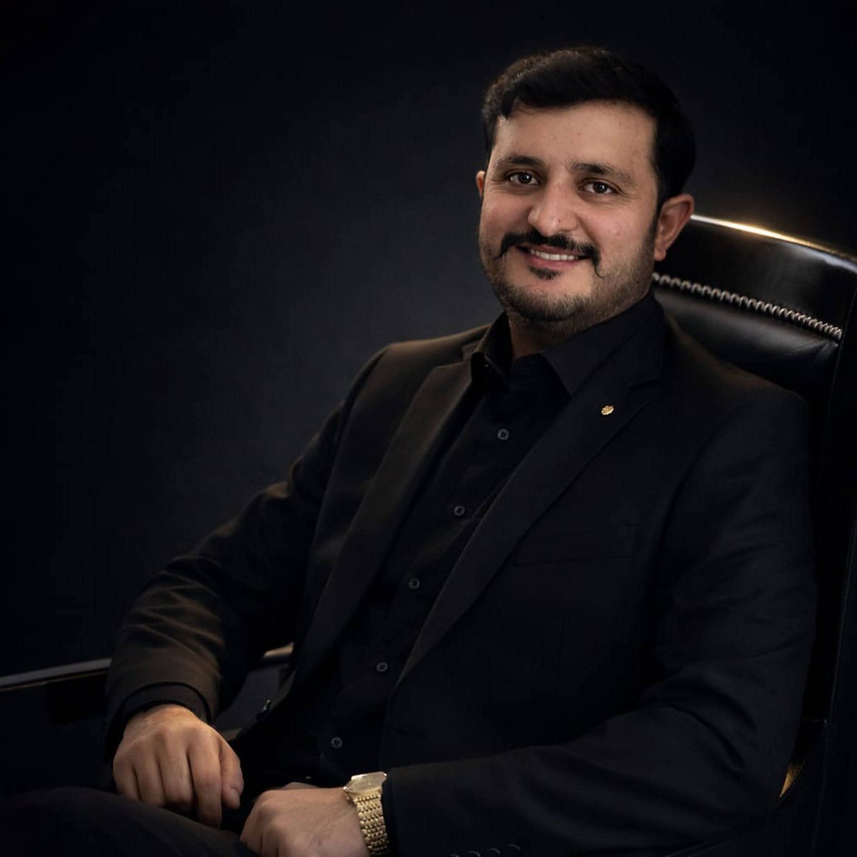 KhurshidAbbasii's tweet image. "leadership is about influence, not position and involves developing people, fostering  innovation, and acting as a dealer in hope" #ceomindset