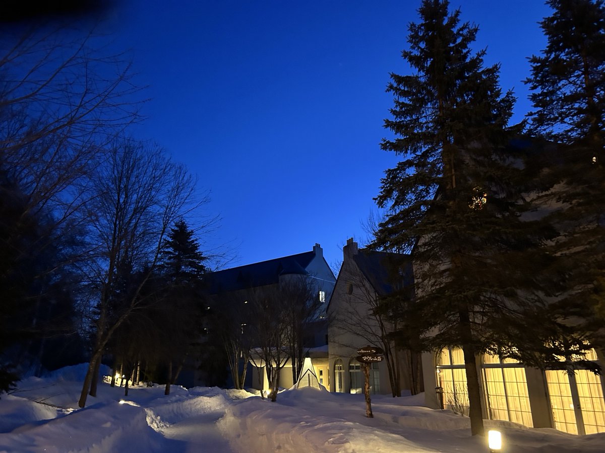 おはようございます。              　　　　　　　　　　　　　　                                        今朝６時頃の気温はー１２℃。
今日も朝かなり寒いですが、最高気温は３℃くらいまで上昇するようです。  
#遠軽 #丸瀬布 #企業公式が毎朝地元の天気を言い合う