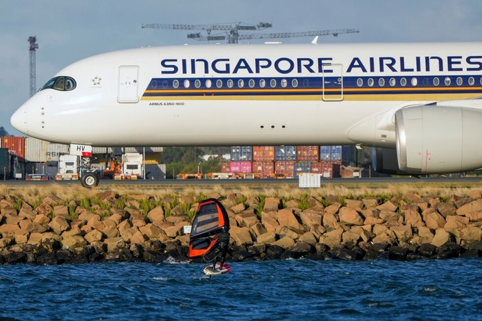 WeDontHaveTime's tweet photo. Singapore is leading the way with the world's first Sustainable Aviation Fuel levy! ✈️
Transforming Southeast Asia into a green fuel hub and making every flight count for the planet.
Add your voice to this #ClimateLove on @wedonthavetime: 👇
https://t.co/4jylC57PFc https://t.co/VlznAnmT12