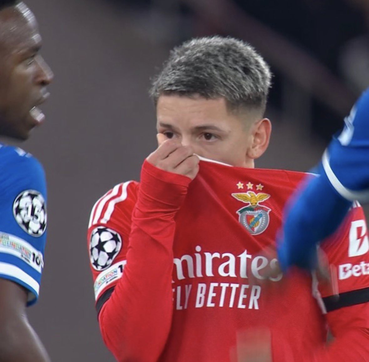 StokeyyG2's tweet photo. This was the moment Gianluca Prestianni allegedly said something to Vinicius Jr that he was outraged by.

Vinicius left the pitch and play has not been resumed yet. https://t.co/RlNksWmscl