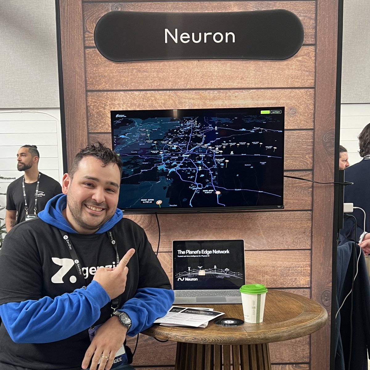 Action 💬 tweet media