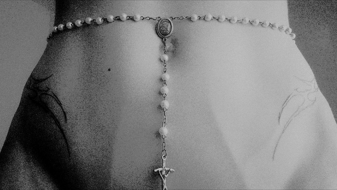 LAMURIARTES's tweet image. ㅤㅤ
He stared at the creature before him. That thing that looked human and sounded human, but was not. He saw it as a great insect, a monstrous and malevolent predator that had devoured millions of human lives.
ㅤㅤ