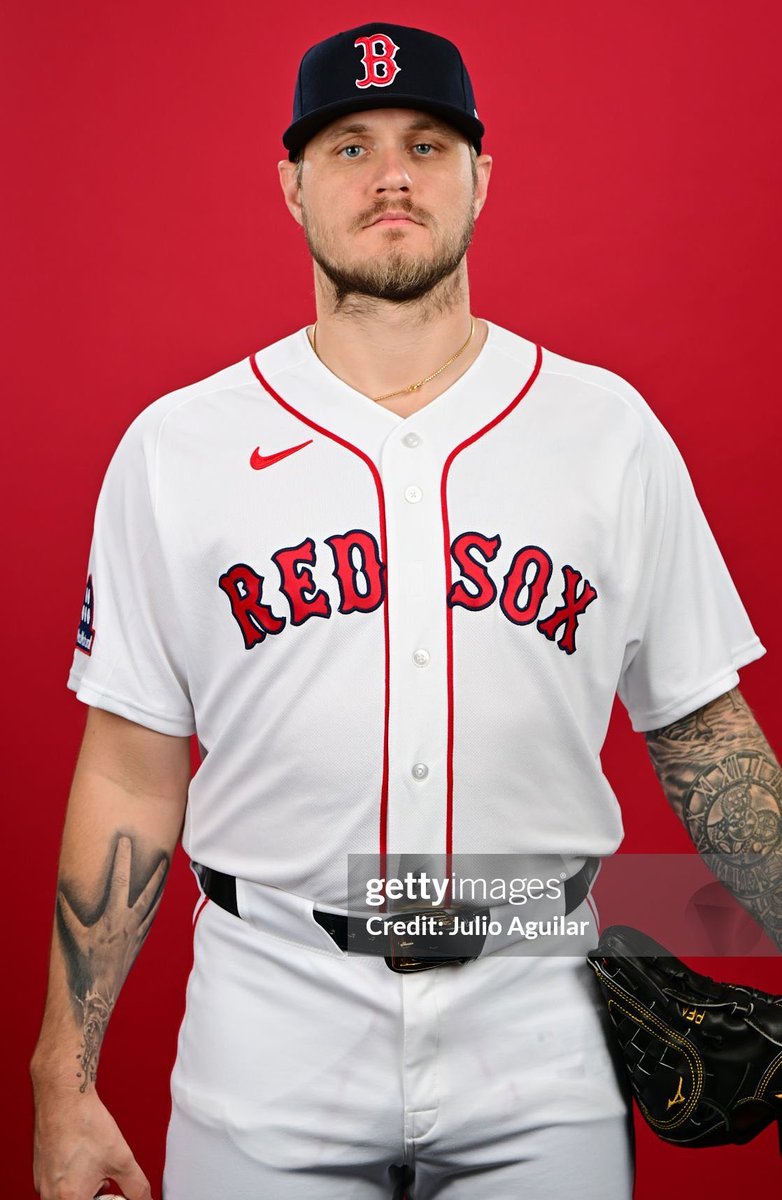 End_Fanatics's tweet image. 2021 vs 2026

Same piping. Pure incompetence by Fanatics

Destroying iconic jerseys, one team and season at a time 

#EndFanatics