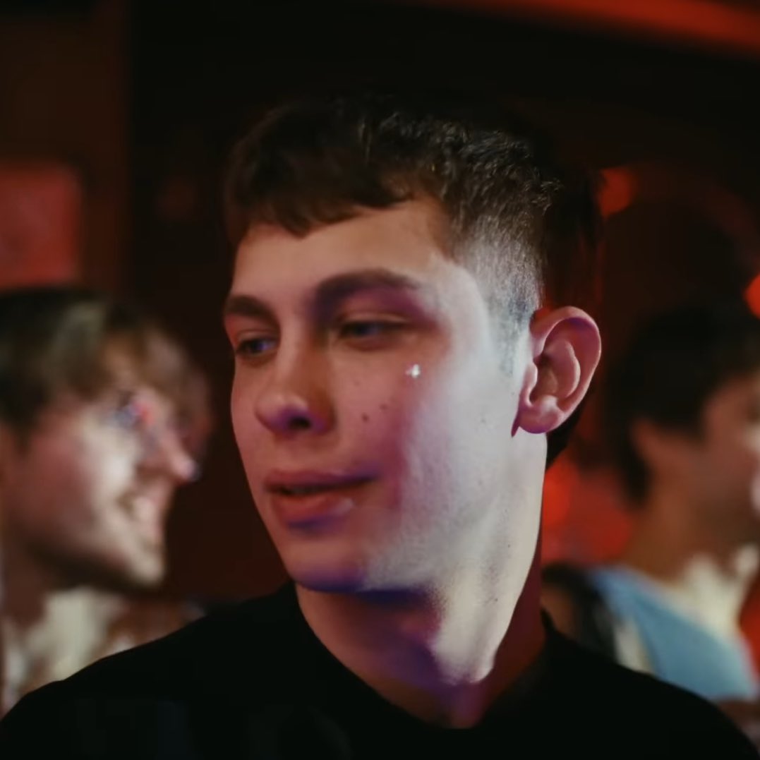 the way he was probably so scared but still wore a little gem on his face #sramhr