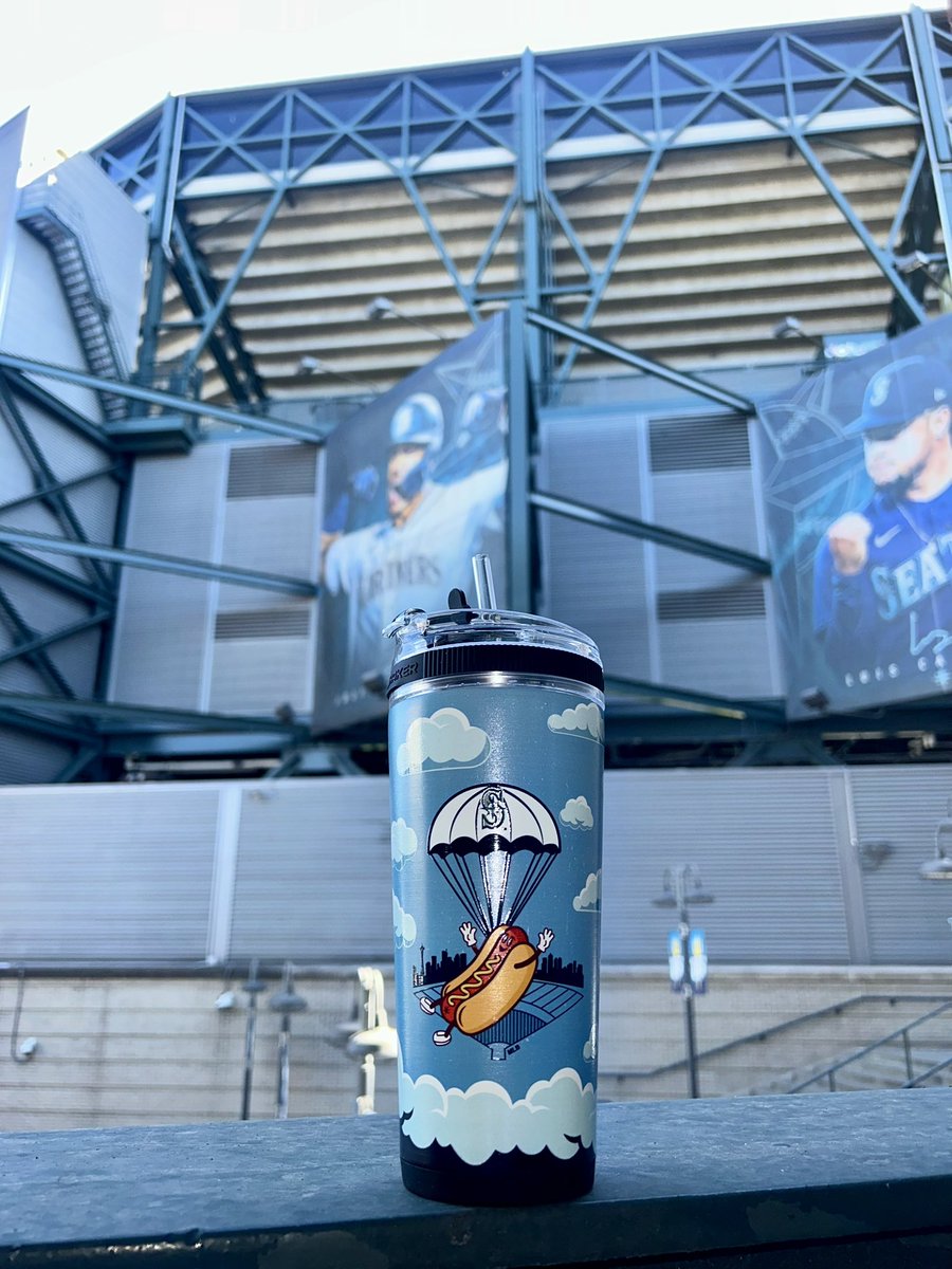 Mariners Team Store tweet media