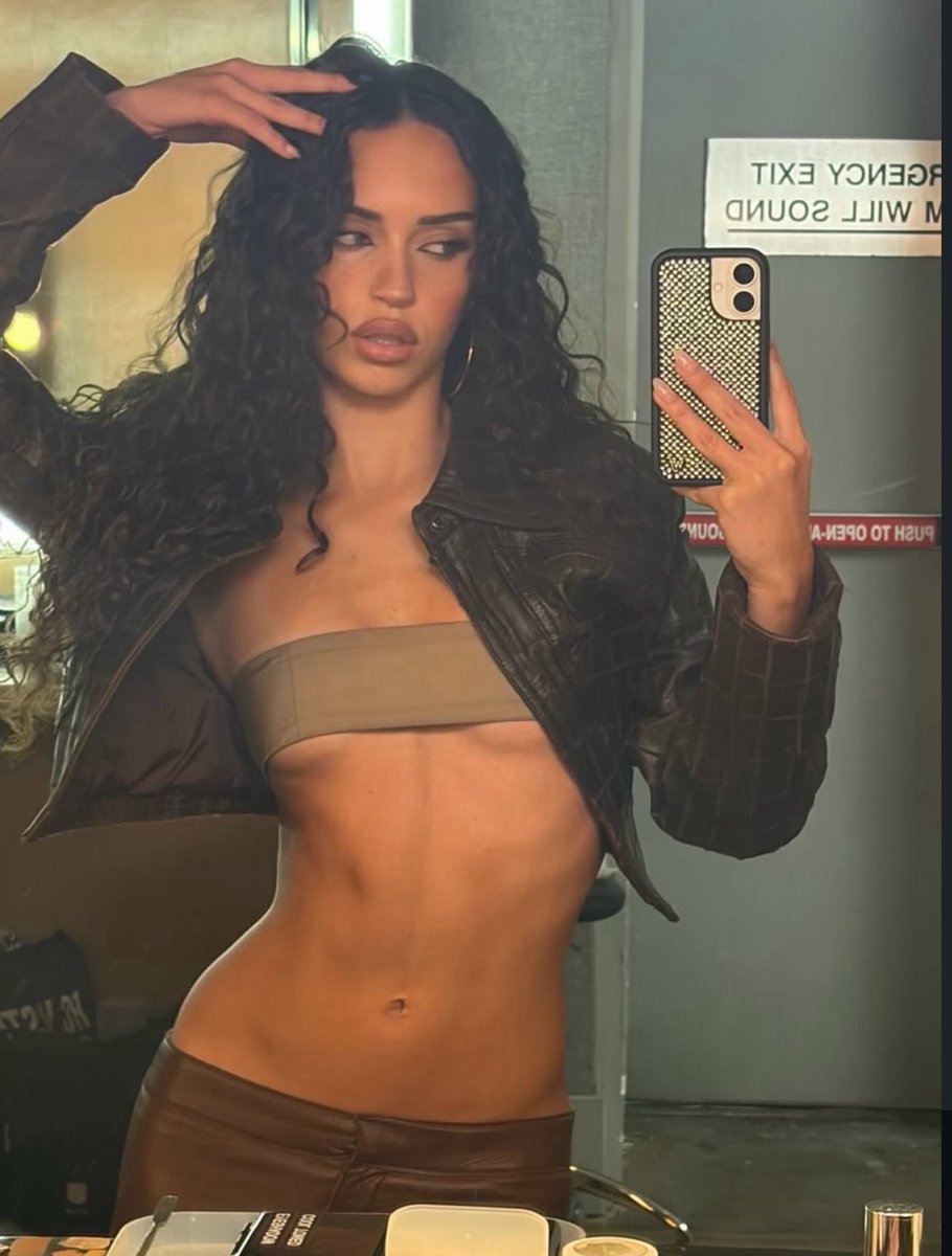 OMG SOMEBODY FIND HER WAIST?!? ITS GONE MISSING!!!